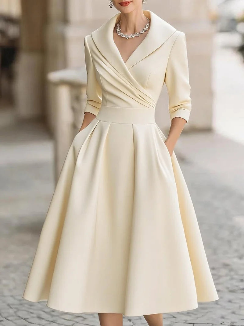 A-shaped pleated waist dress with lapel