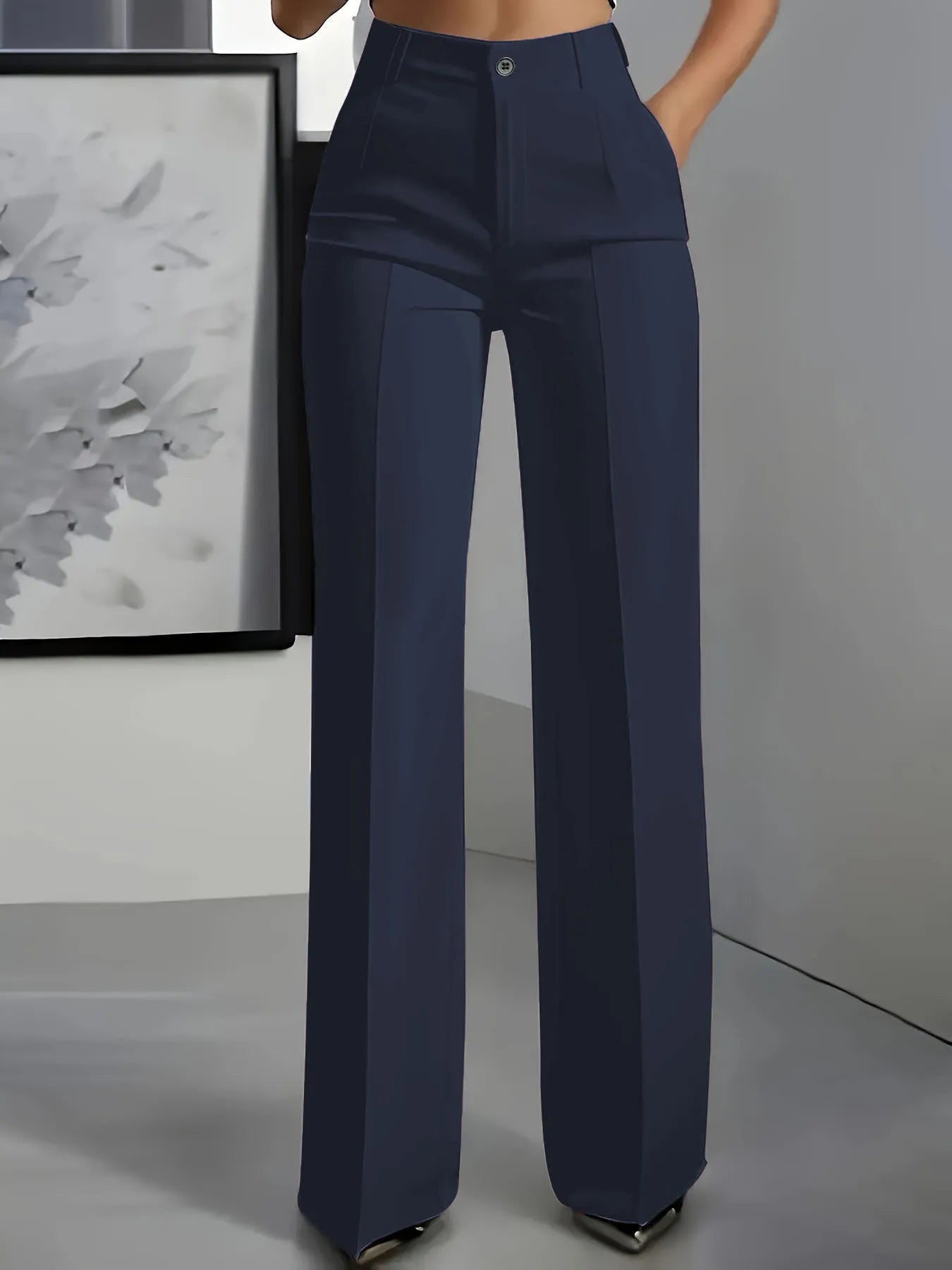 Hiigh-waisted, straight-cut, suit pants